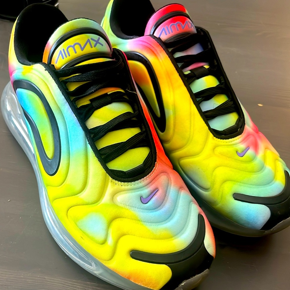 Nike Air Max 720 running shoes